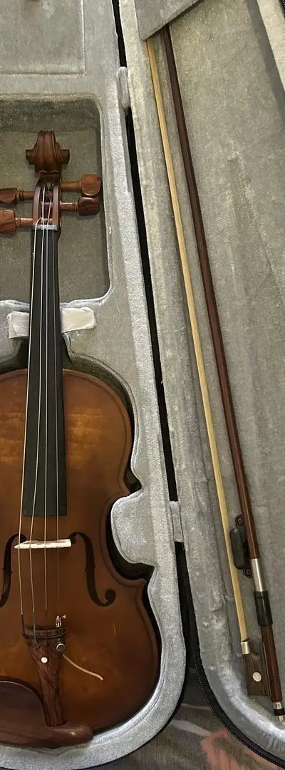 Violon 4/4 avec étui et archet