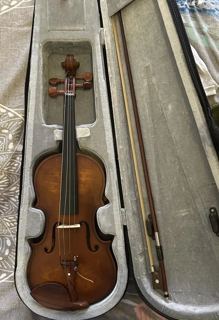 Violon 4/4 avec étui et archet