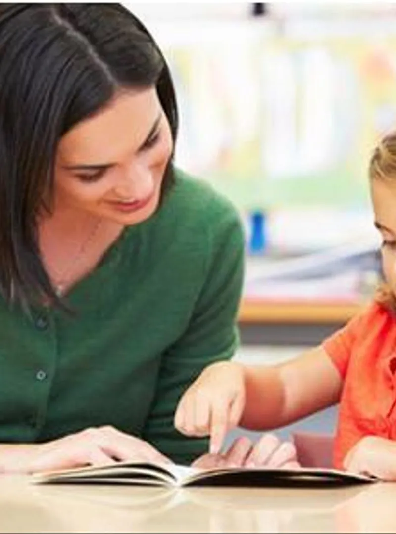 NOUNOU À L'ÉCOLE OU À DOMICILE