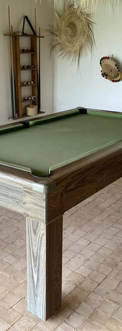 Billard avec rangement mural