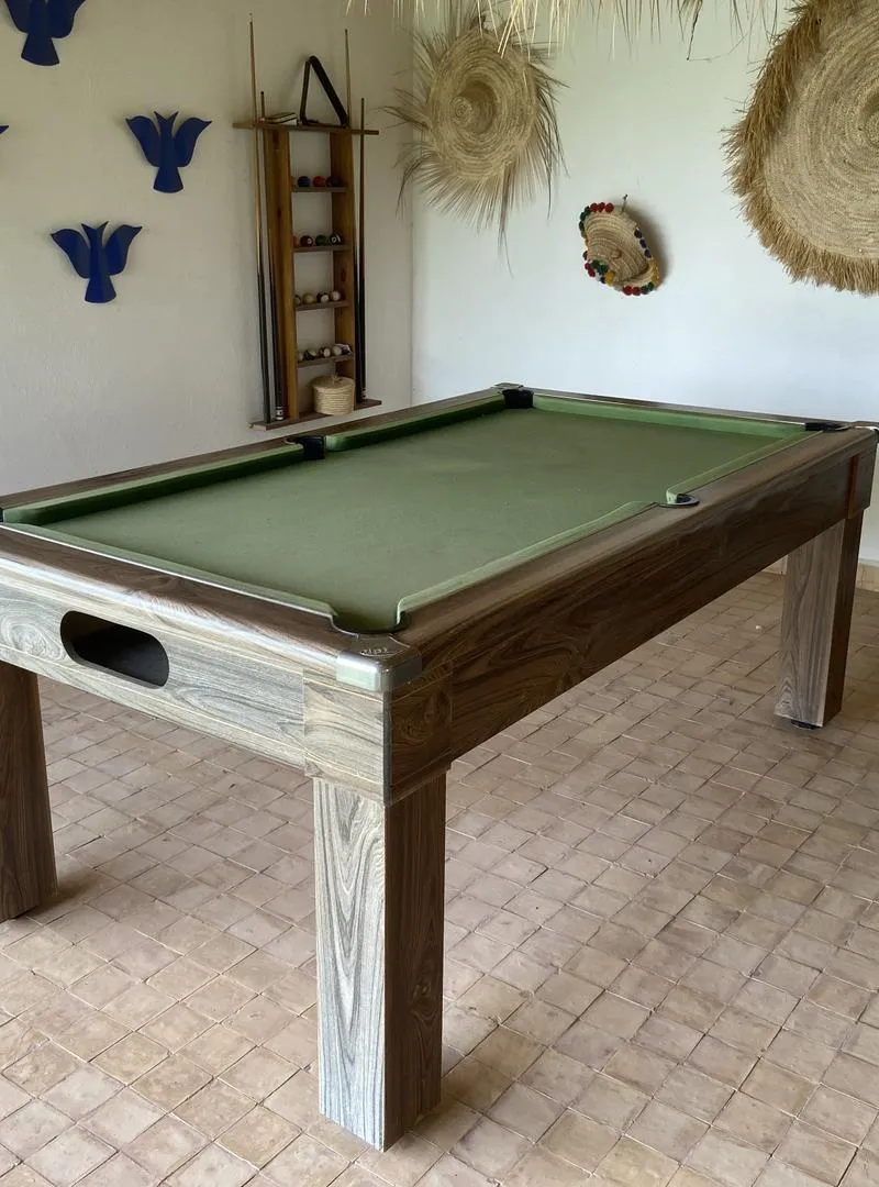 Billard avec rangement mural