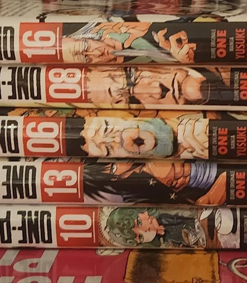 Vends 6 livres One Punch Man pour seulement 250 dh