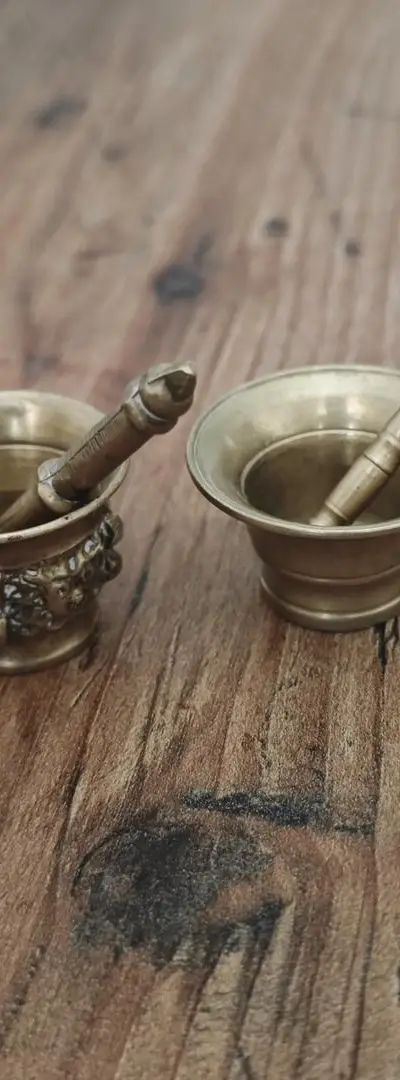 2 petits mortiers en cuivre antique