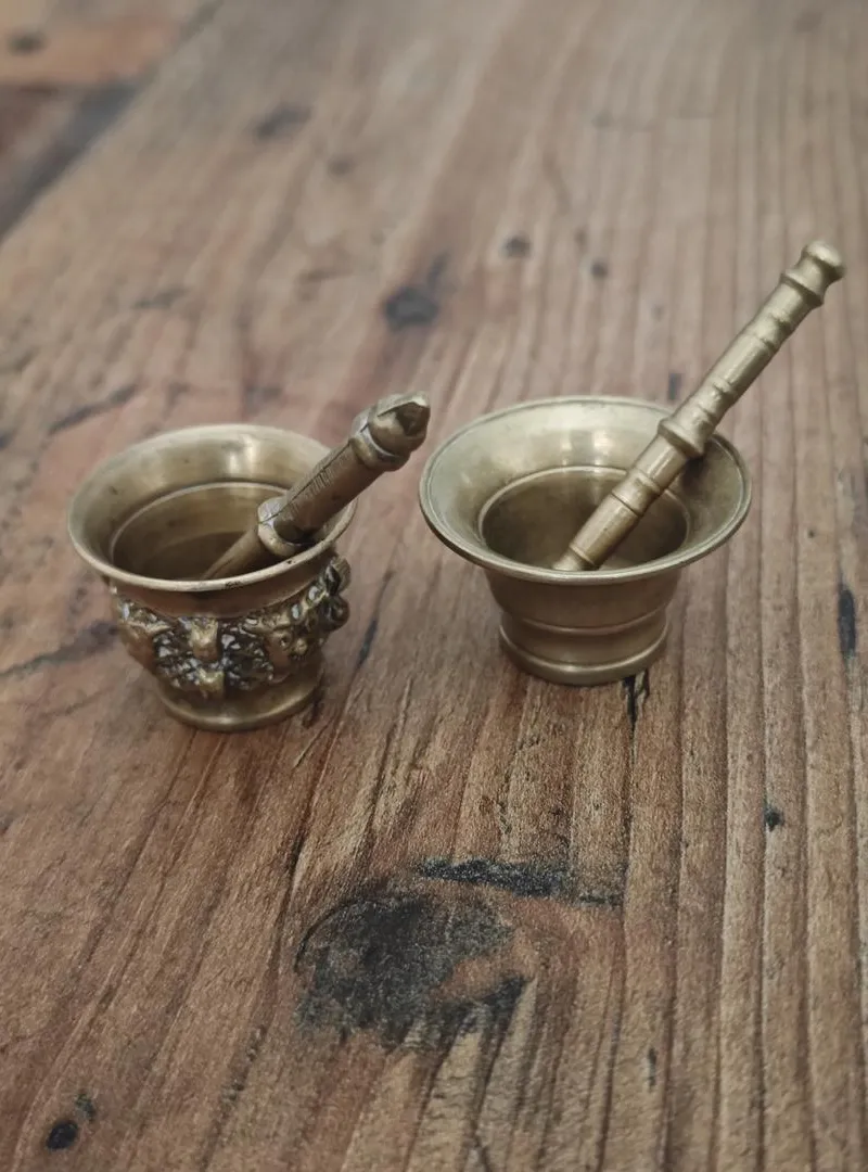 2 petits mortiers en cuivre antique