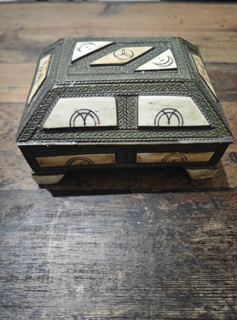 Boîte à bijoux en cuivre vintage sandok