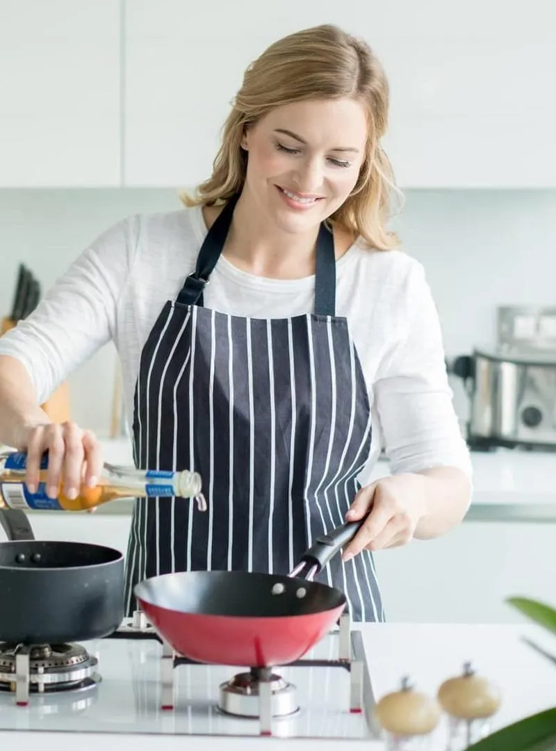 Femmes de ménage, cuisiniers, nounous, garde-malades