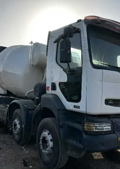 Camion bétonnière malaxeur toupie