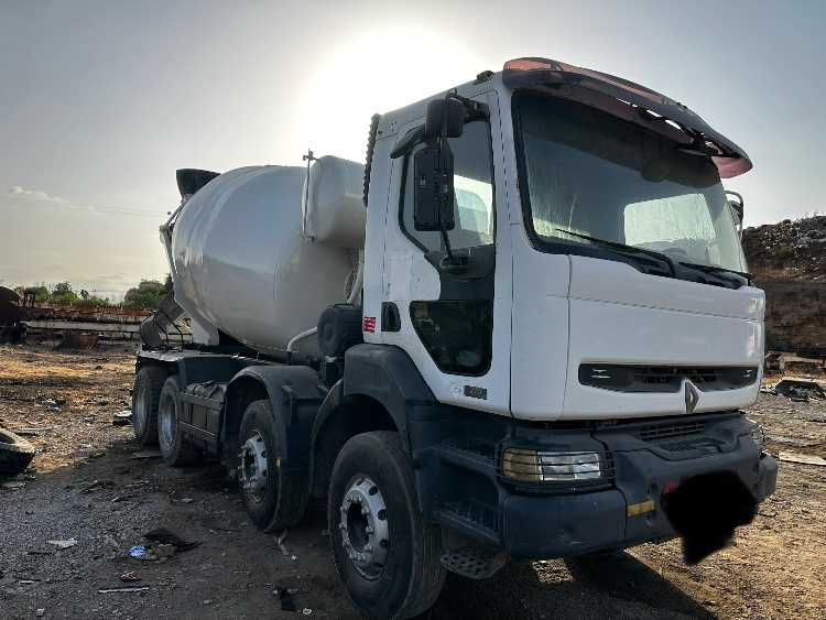 Camion bétonnière malaxeur toupie
