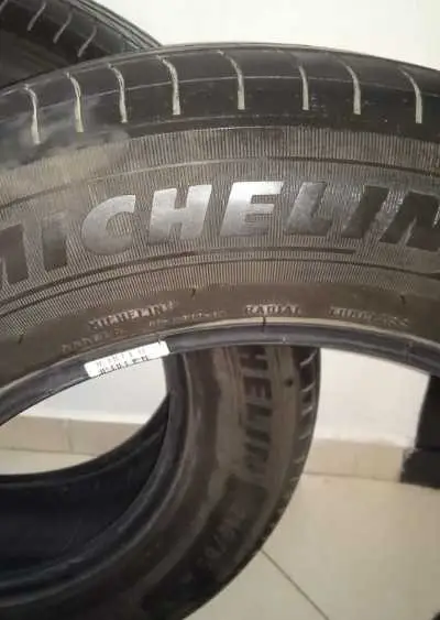 02 Pneu Michelin 215 65 R 17