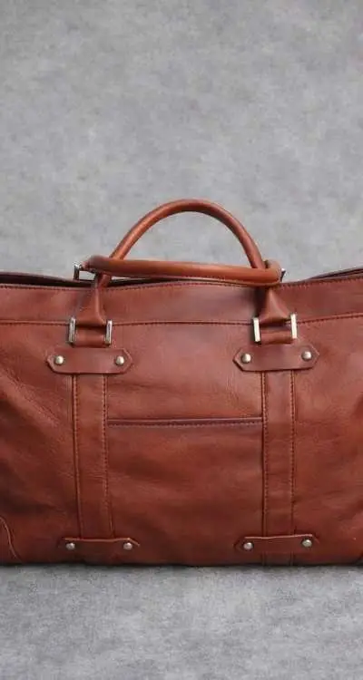 Superbe sac de voyage/travail en cuir .