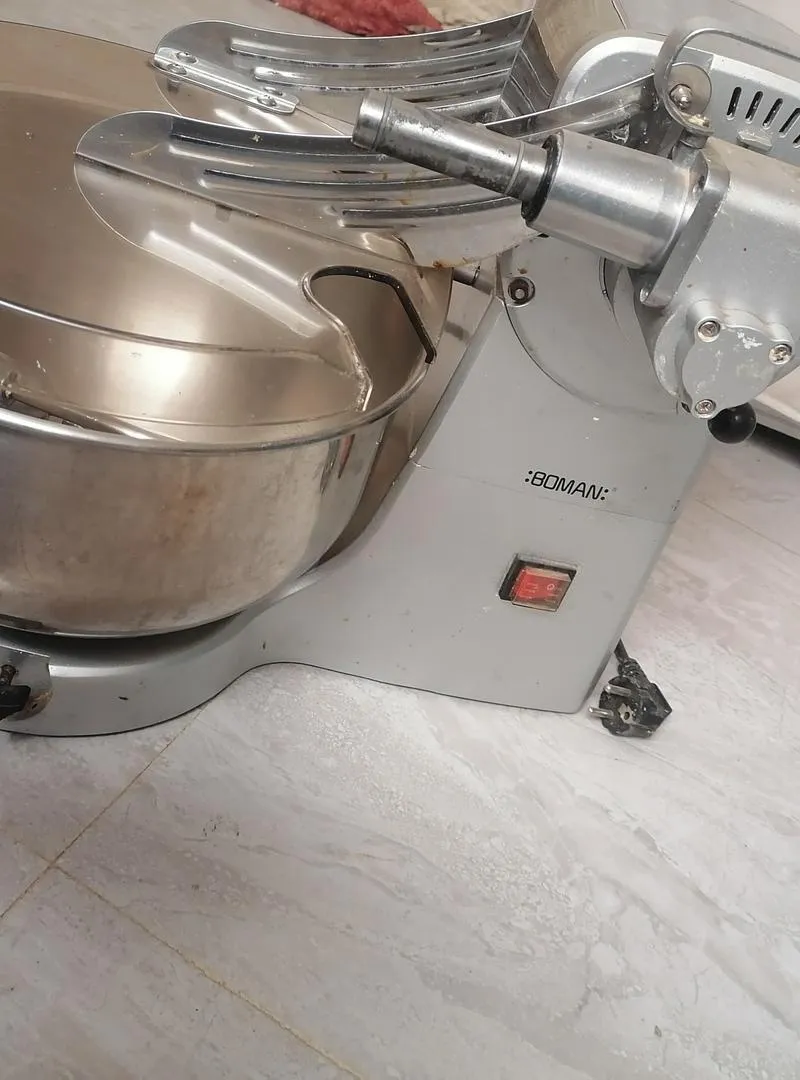Grande machine à pâte marque BOMAN