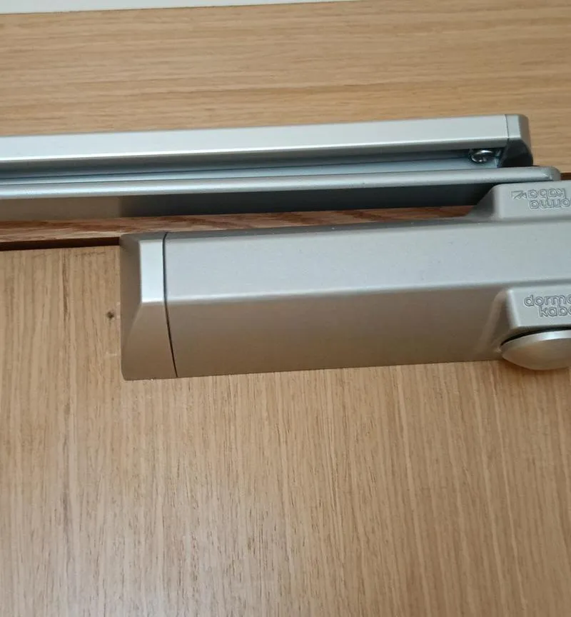 Technicien spécialisé en électricité et caméras de surveillance 🛠️🛡️