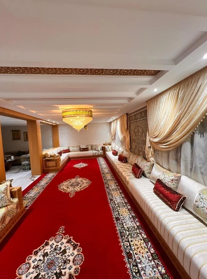 Villa bonne finition récemment construite