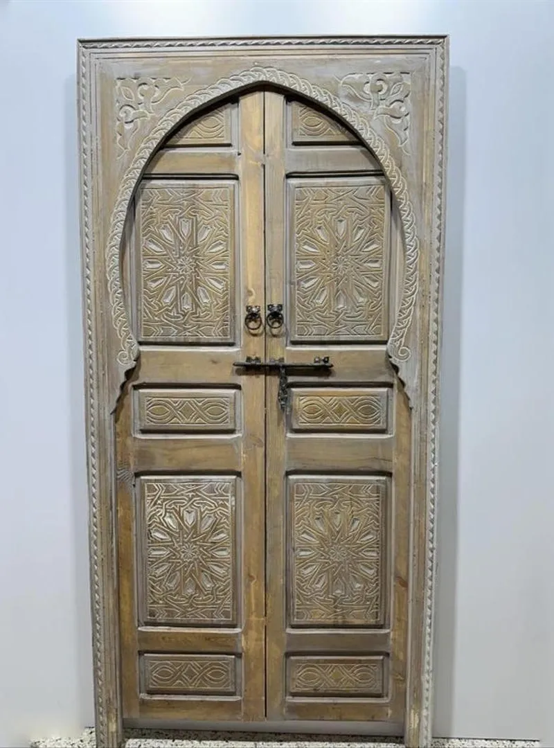 Porte Marocaine Traditionnelle en Bois Sculpté