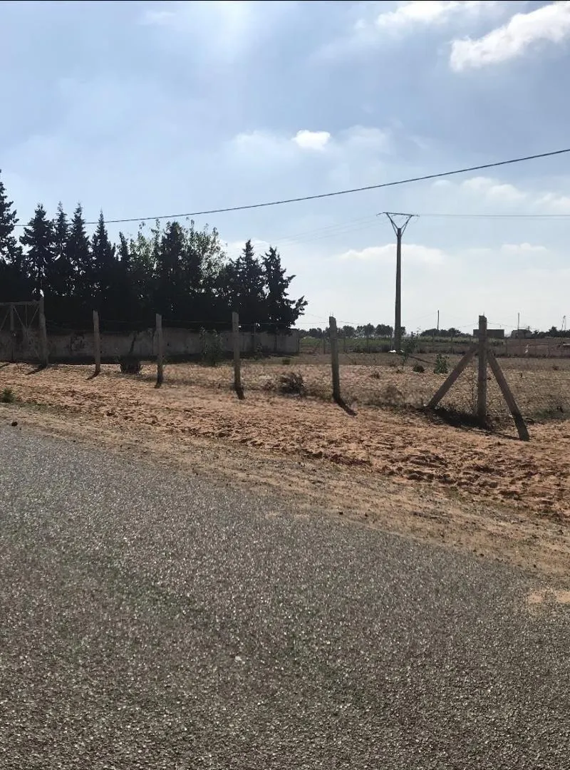 Ferme équipée dans un excellent emplacement sur la route