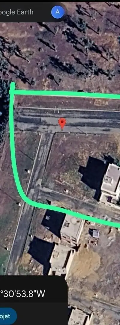 Terrain Kamouni pour villa à vendre trois façades
