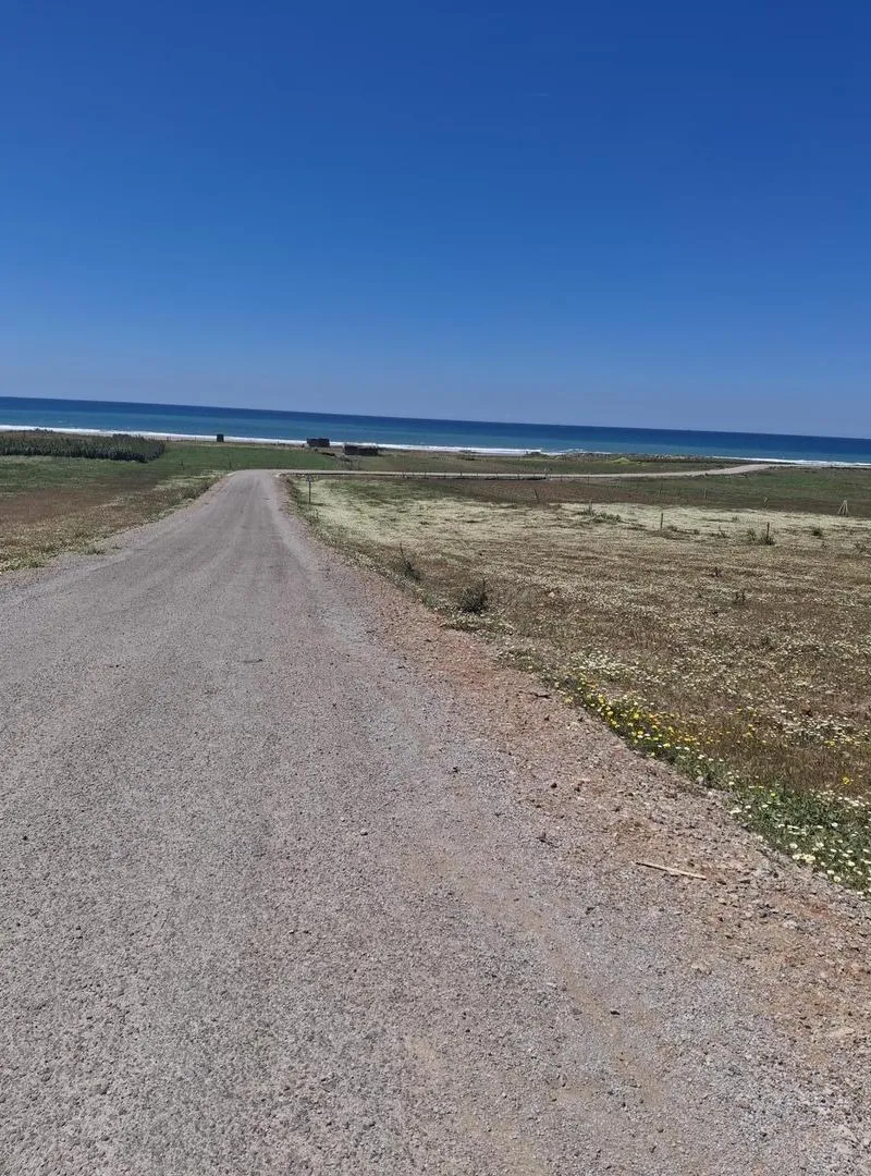Terrain titré à vendre avec permis de construire à Arqs Briich