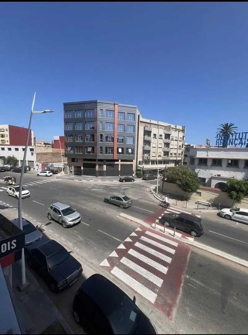 À Vendre ou à Louer / Deux locaux commerciaux sur Avenue Al Massira