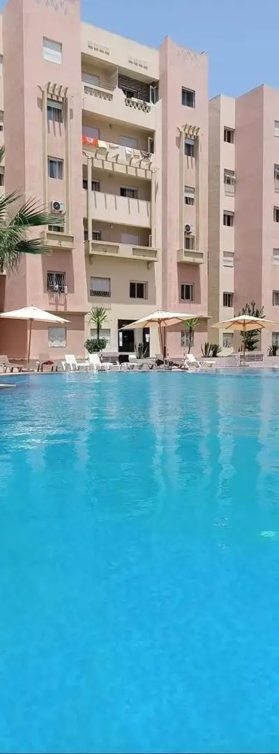 Résidence avec piscine garage wifi