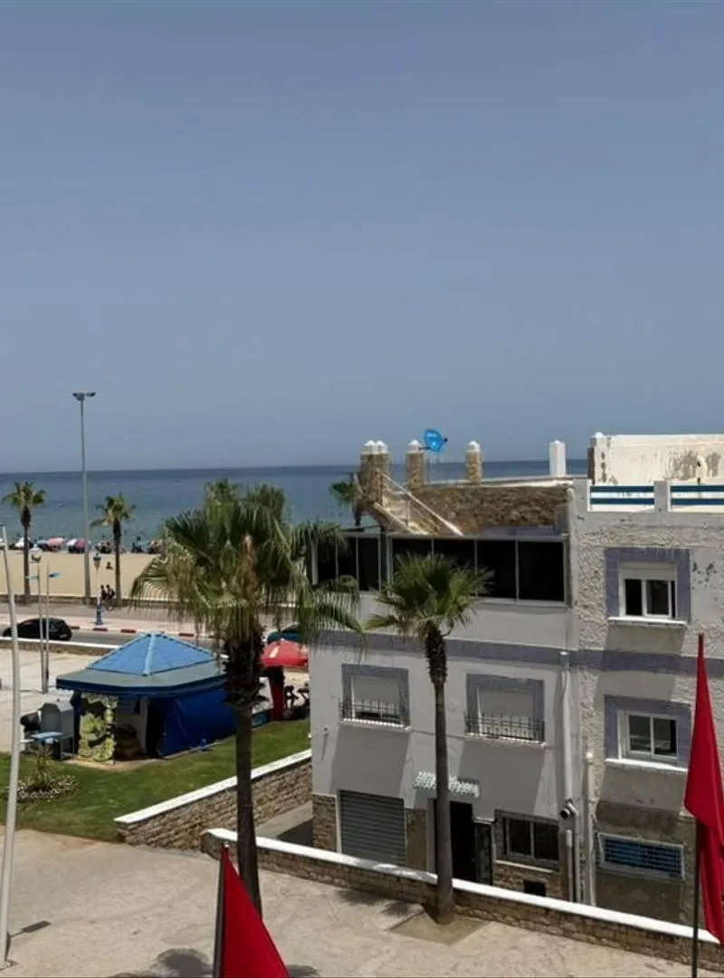 Appartement à louer à la journée à Martil Corniche café Goya