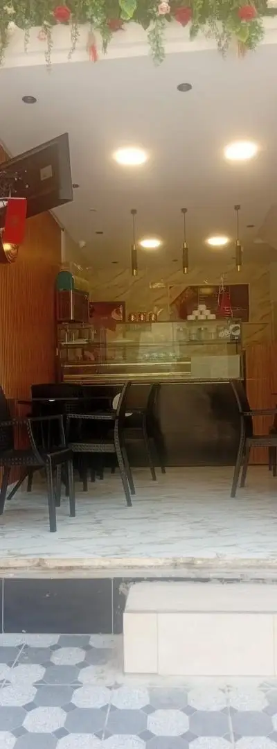 Local commercial avec un deuxième étage équipé