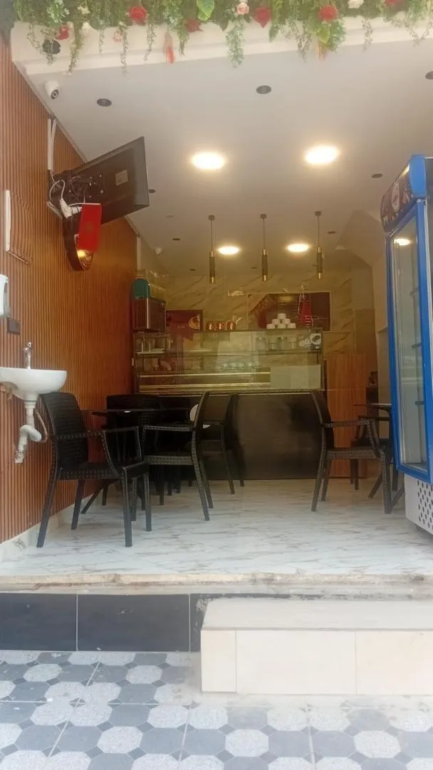 Local commercial avec un deuxième étage équipé