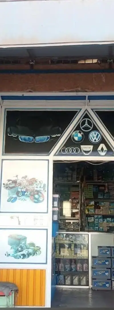 Local commercial pour pièces auto à vendre