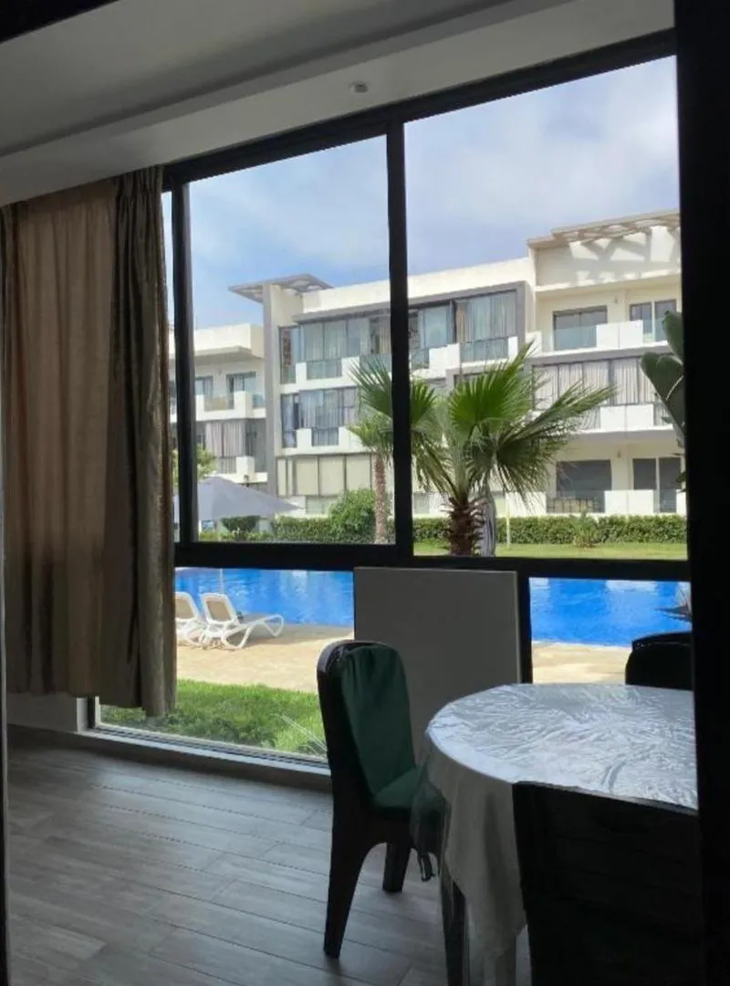 Agréable Appartement vue sur piscine