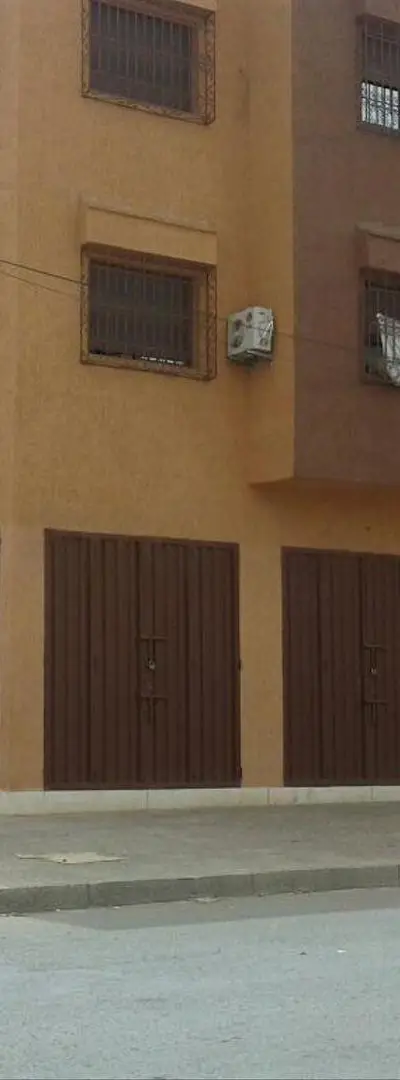 Magasin à vendre à Mhamid avec deux façades et un sous-sol