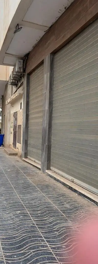 Magasin à vendre 2 titres