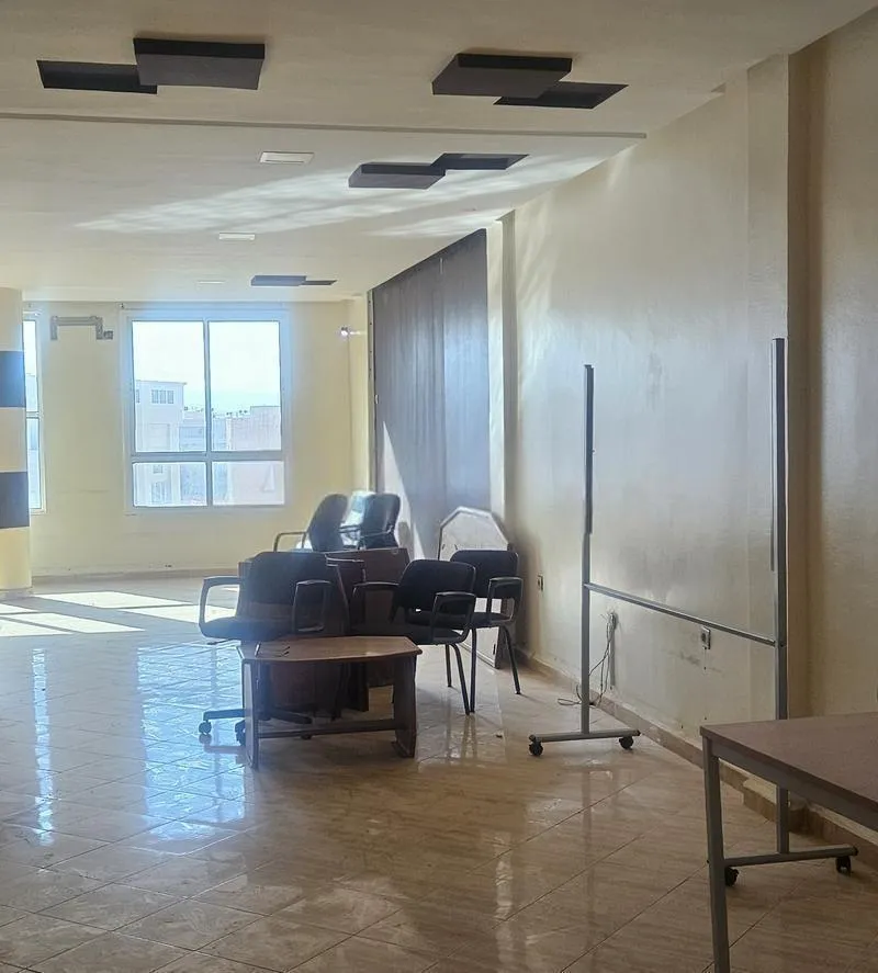 Bureau 100m avd à côté commissariat kdima oujda