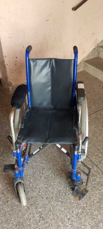 كرسي متحرك chaise roulante