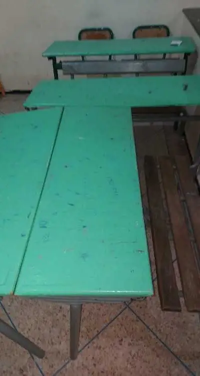 tables scolaires طاولات مدرسية