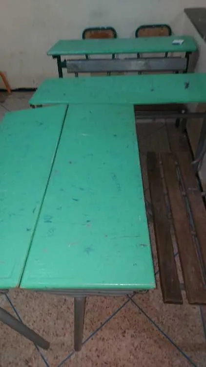 tables scolaires طاولات مدرسية