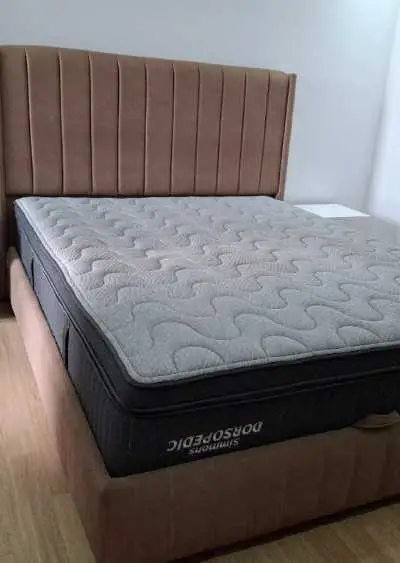 Ensemble chambre à coucher(prix négociable)