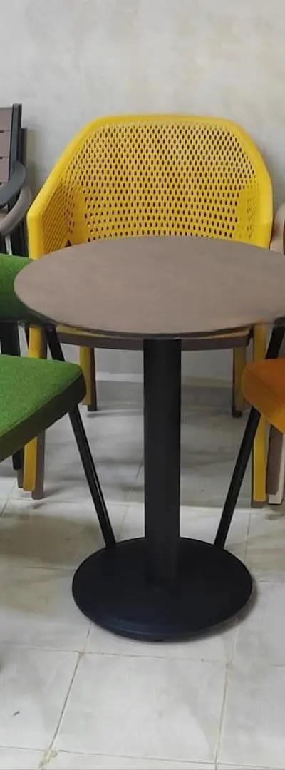 Chaise de café restaurant multicolore