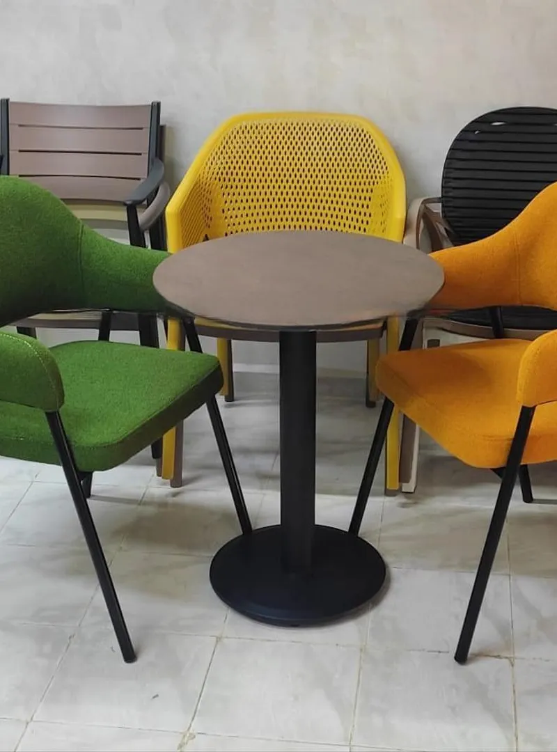 Chaise de café restaurant multicolore