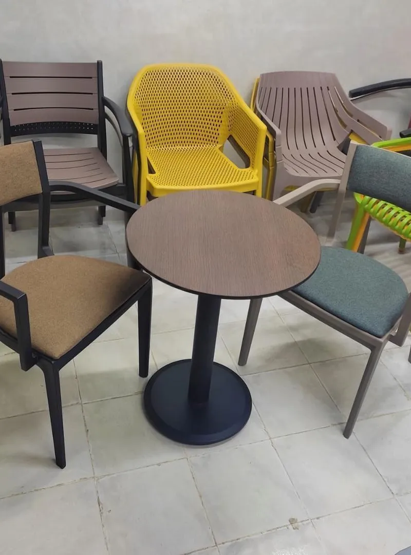 Chaise de café en plastique pour terrasse