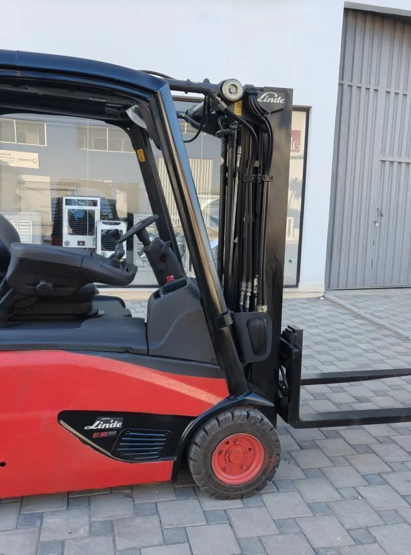 Chariot élévateur électrique 1.6T triplex