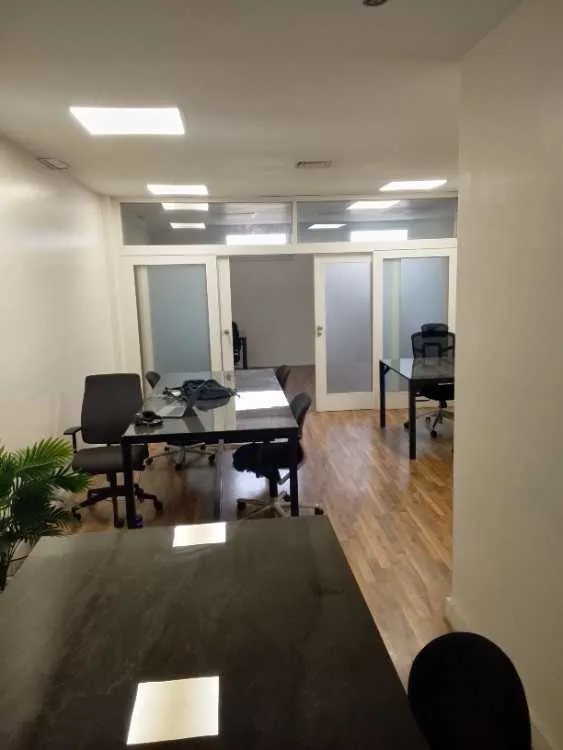 Bureau 140m2 à les princesses