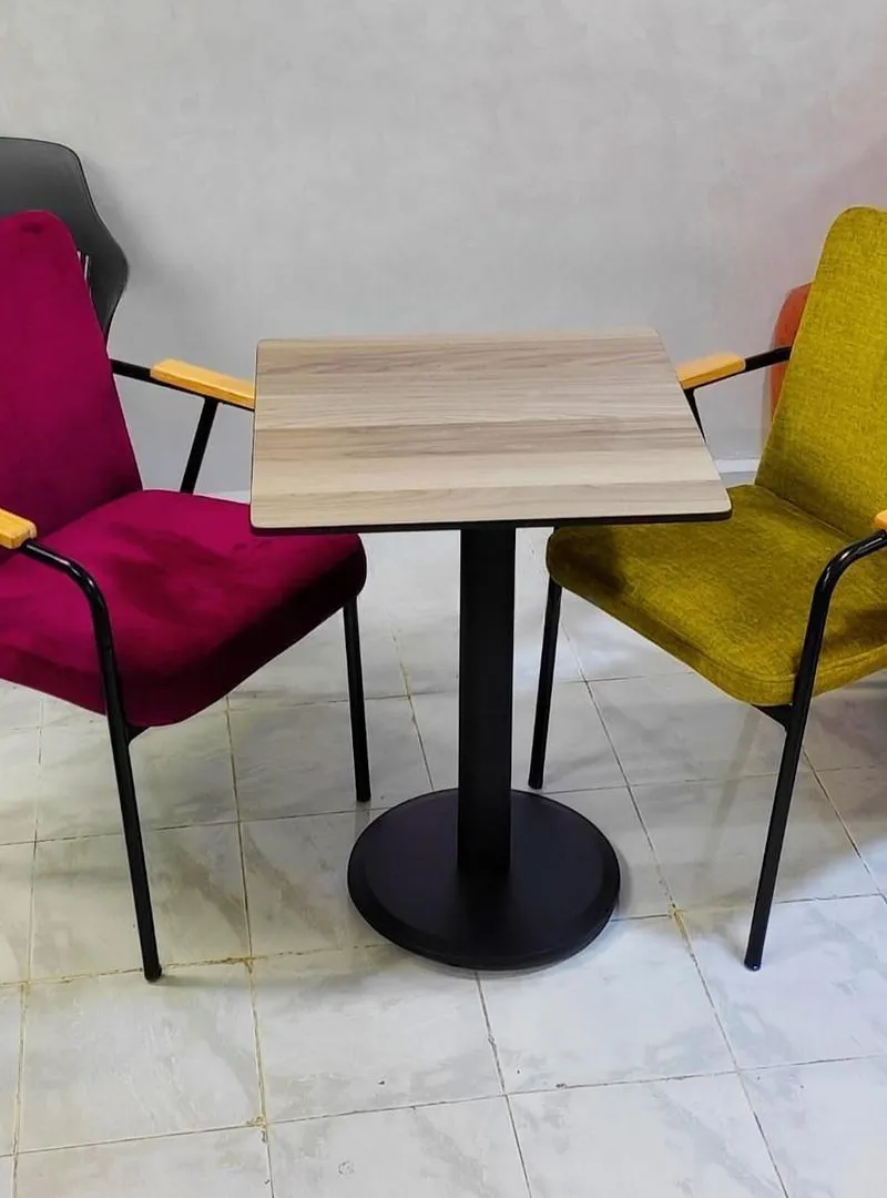 chaises table de cafe restaurant vent