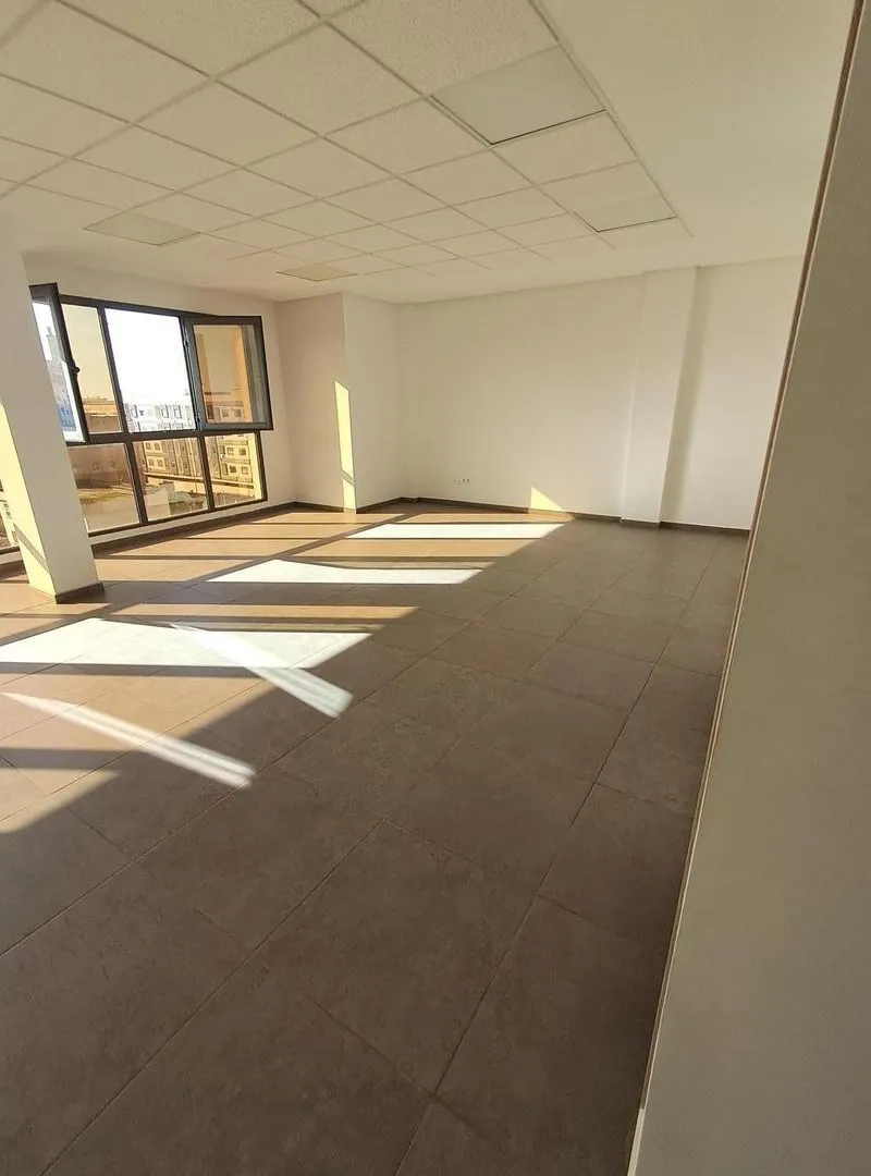 Bureau neuf 63m à vendre Anassi