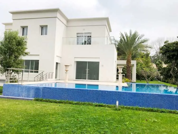 A vendre à Rabat villa refaite à neuf à souissi
