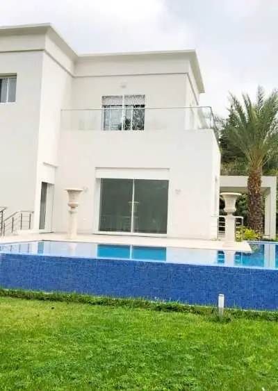 A vendre à Rabat villa refaite à neuf à souissi