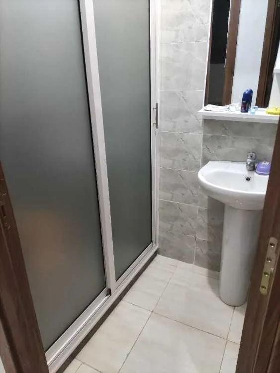 Appartement à louer (sémi meublé )