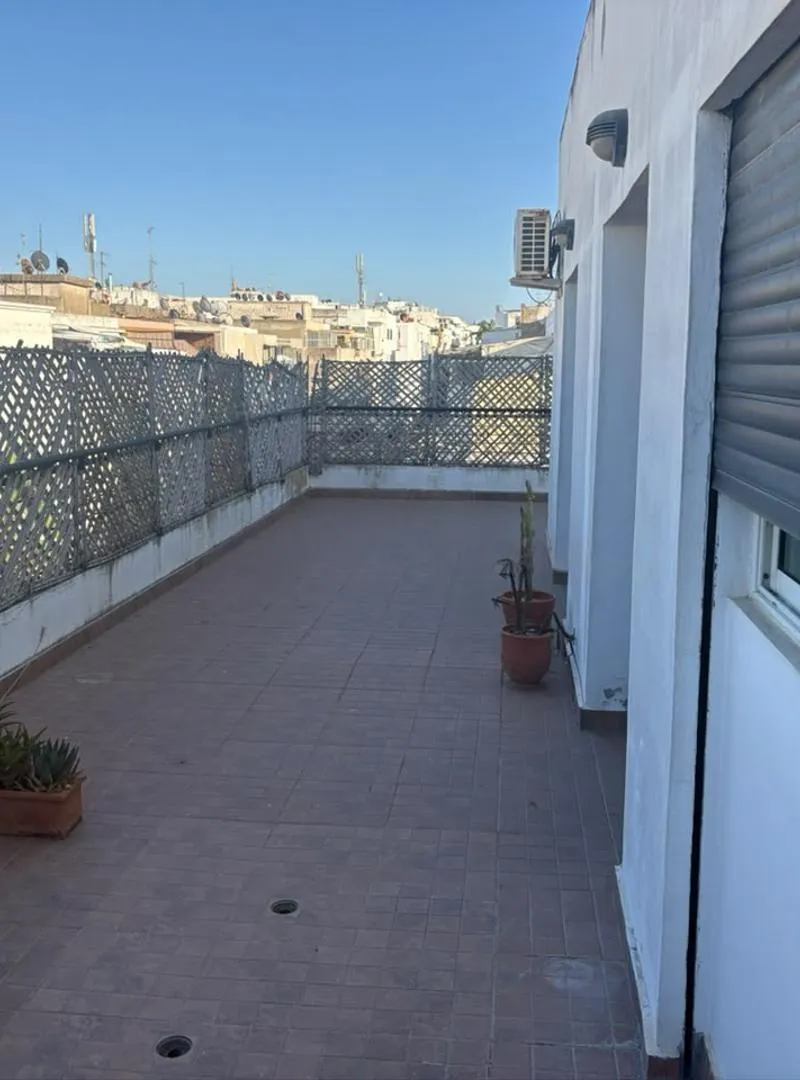 Appartement avec grande terrasse à Agdal