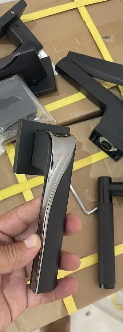Poignées de porte noires