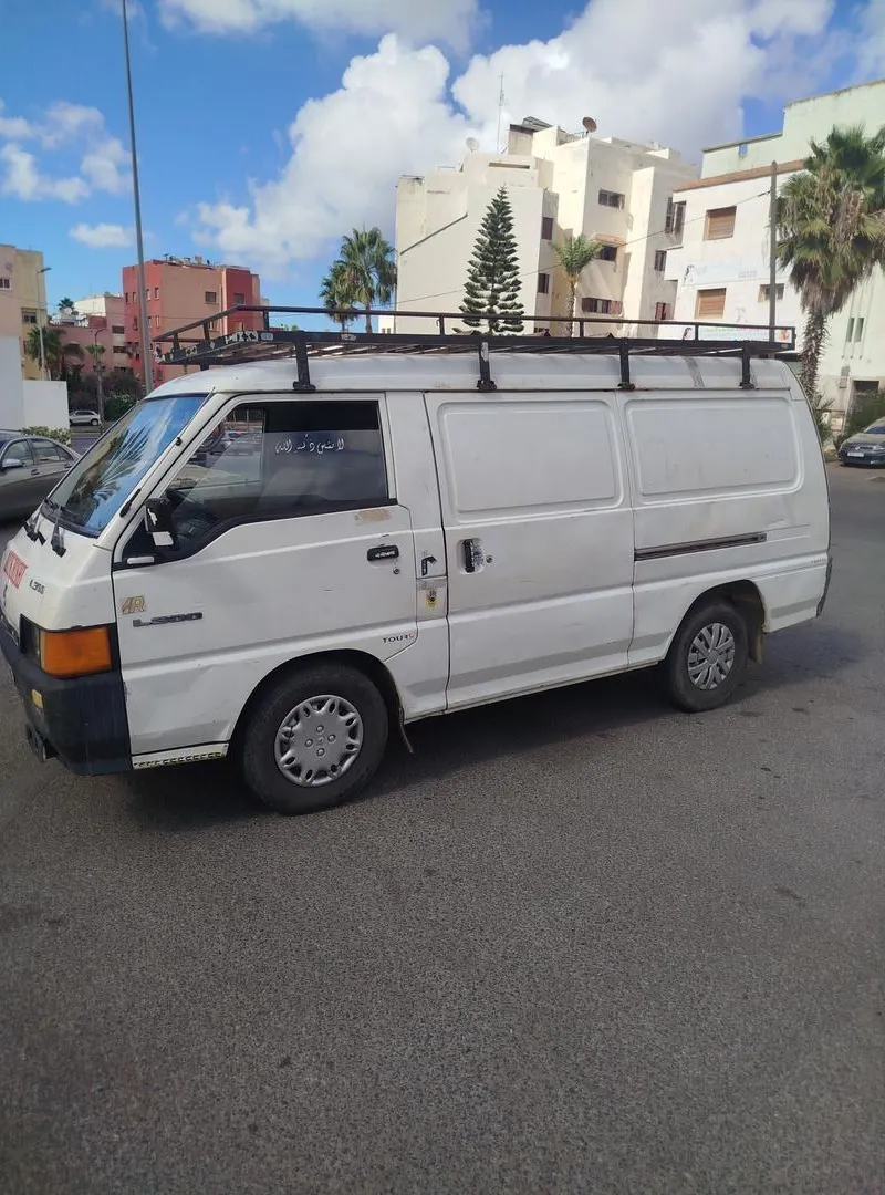 Mitsubishi L300