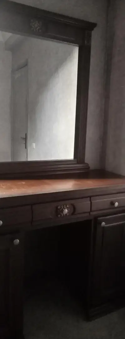 Grand coiffeuse en bois de oud solide et dur (bois de oud de chêne)