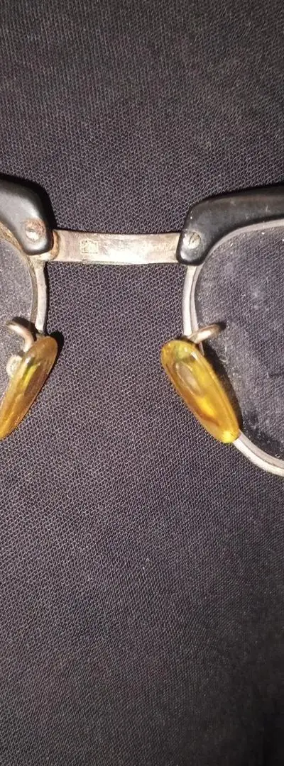 Lunettes anciennes en or 1954